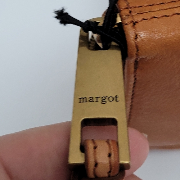 Margot NWT Brown Leather Gabby Single Zip Around Wristlet Wallet - Picture 8 of 15